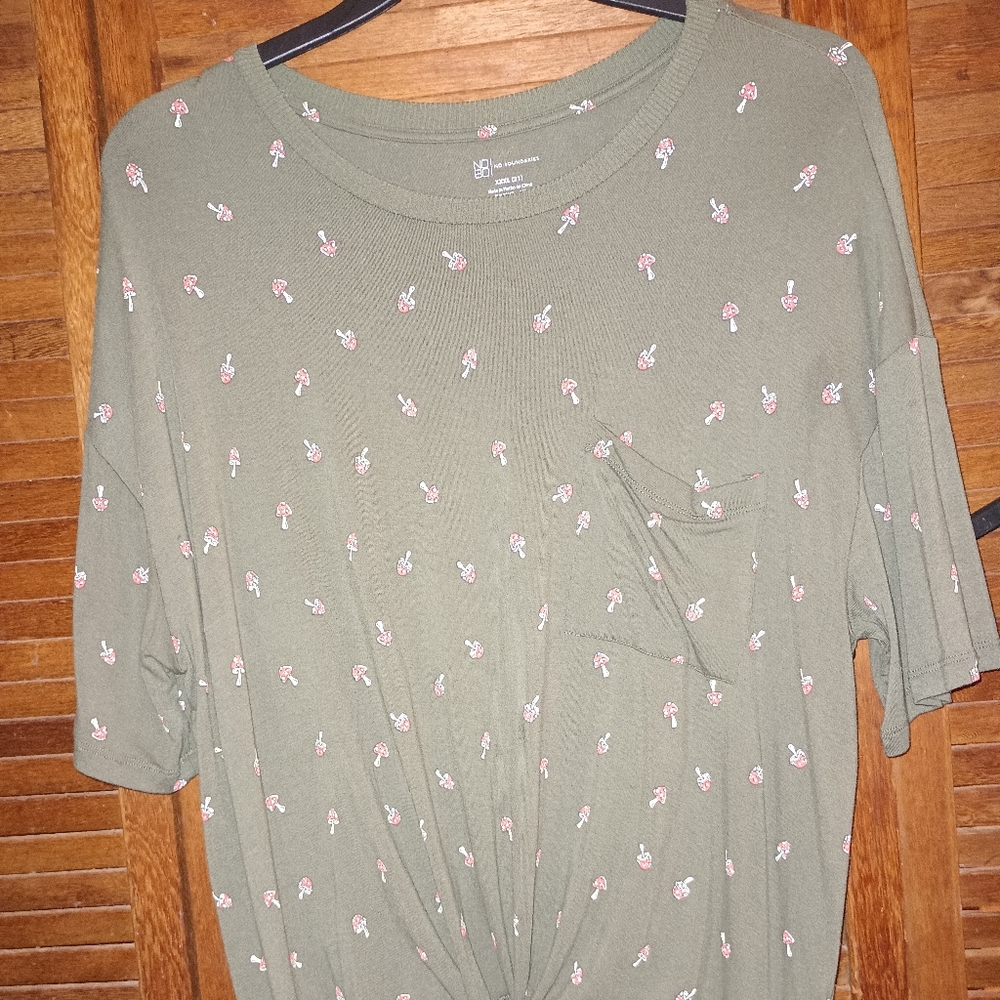 No boundaries size 3X shirt.